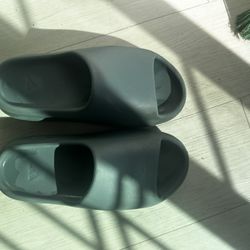Yeezy Slides 11.5