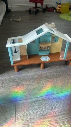 Bluey House, supermarket and beach cabin