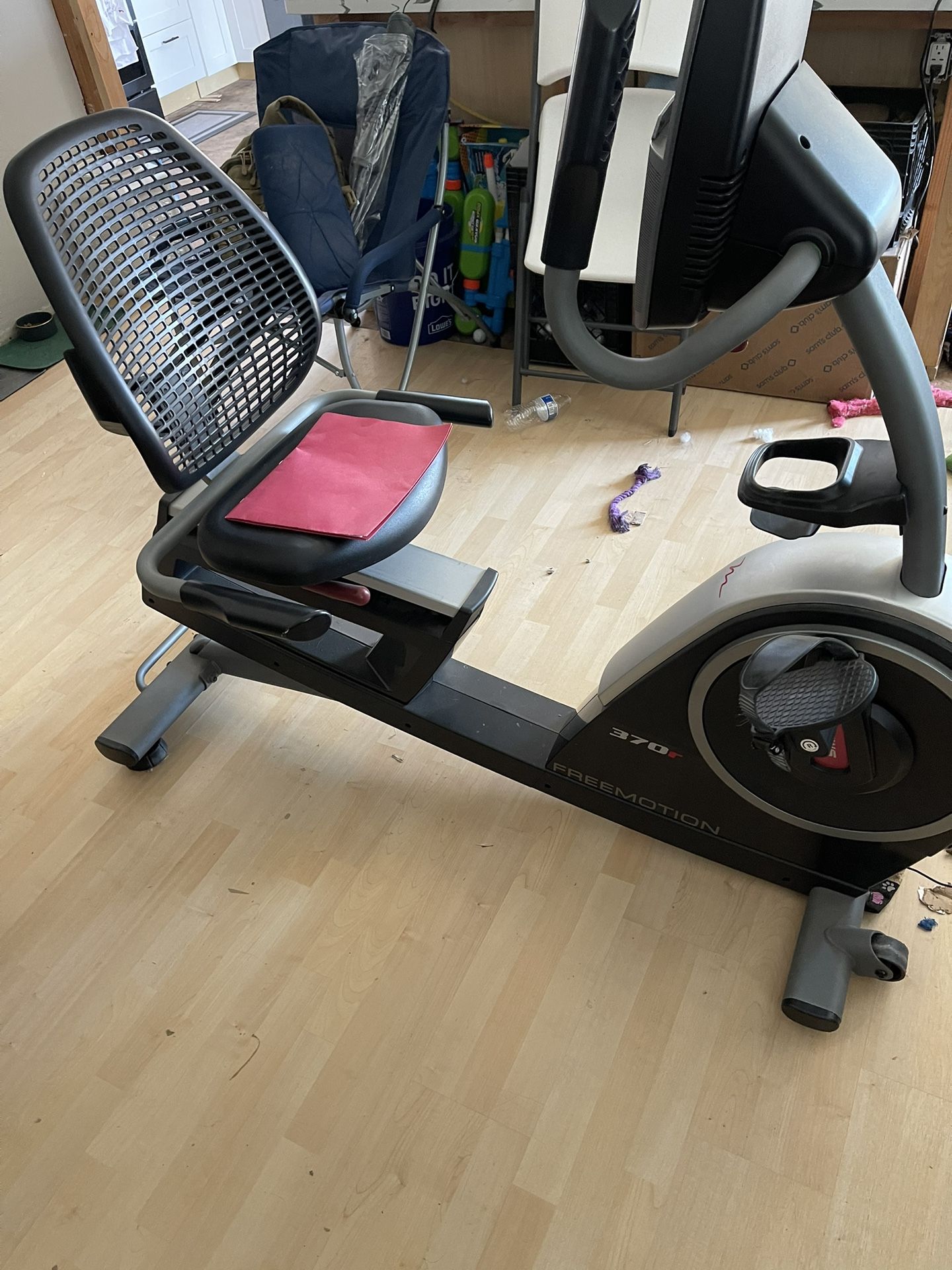Free motion 370r Recumbent Bike