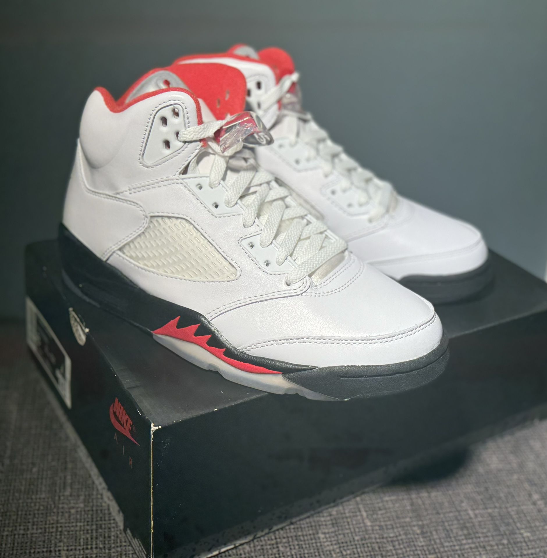 Air Jordan Retro 5 “Fire Red” Size 8