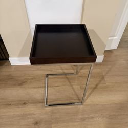 Modern C-Shaped Side Table with Tray Top – Wood & Chrome Base