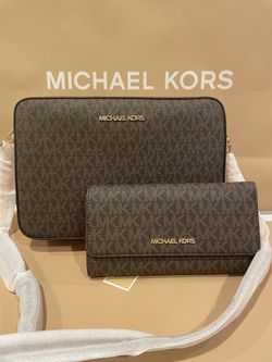 Michael Kors Crossbody Purse With Matching Wristlet Wallet 👌🏻Brand New 💯 Authentic !!!