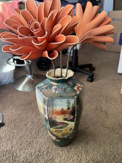 Beautiful antique Looking Vase And Flowers (fake)