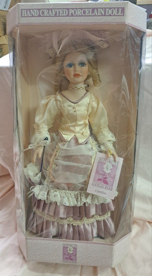 Porcelain Doll Collectible Memories Cynthia 17" Southern Girl