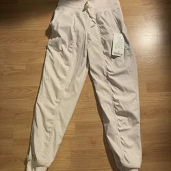 NEW: Lululemon Women’s Dance Studio Mid-Rise Jogger