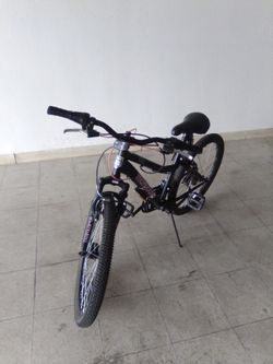Bike mongoose size tire 24" look new working everything good bike manual