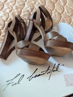 Whitehouse black market ladies shoes size 7