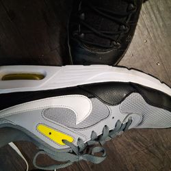 2 pair of Jordan's  1s and Nike airmail 11.1/2 and js size 10,1/2