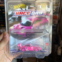 Hot Wheels Premium Chase “Roxy”