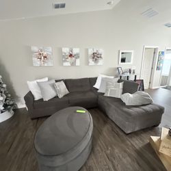 Three-piece living room set for sale in perfect condition.