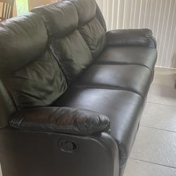 Recliner Tv Couch   Like New 