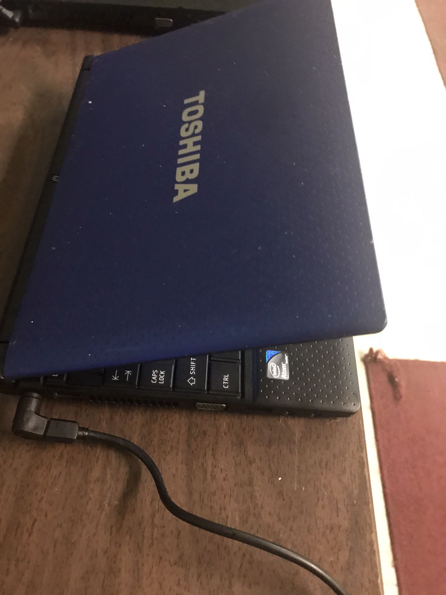 Toshiba 10” laptop no battery But Works Great