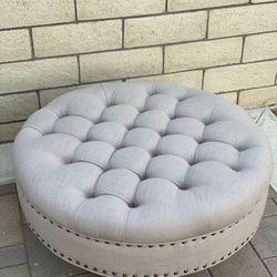 Tufted ottoman with wood legs
