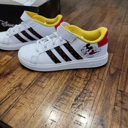 Adidas Shoes Size 4 Youth