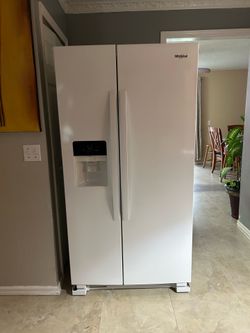 Large Whirlpool Refrigerator! (just needs fixing)
