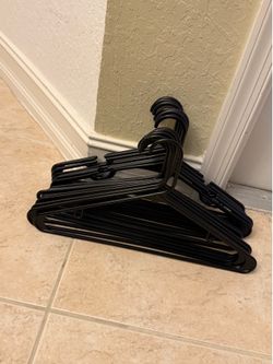 18 Plastic Hangers