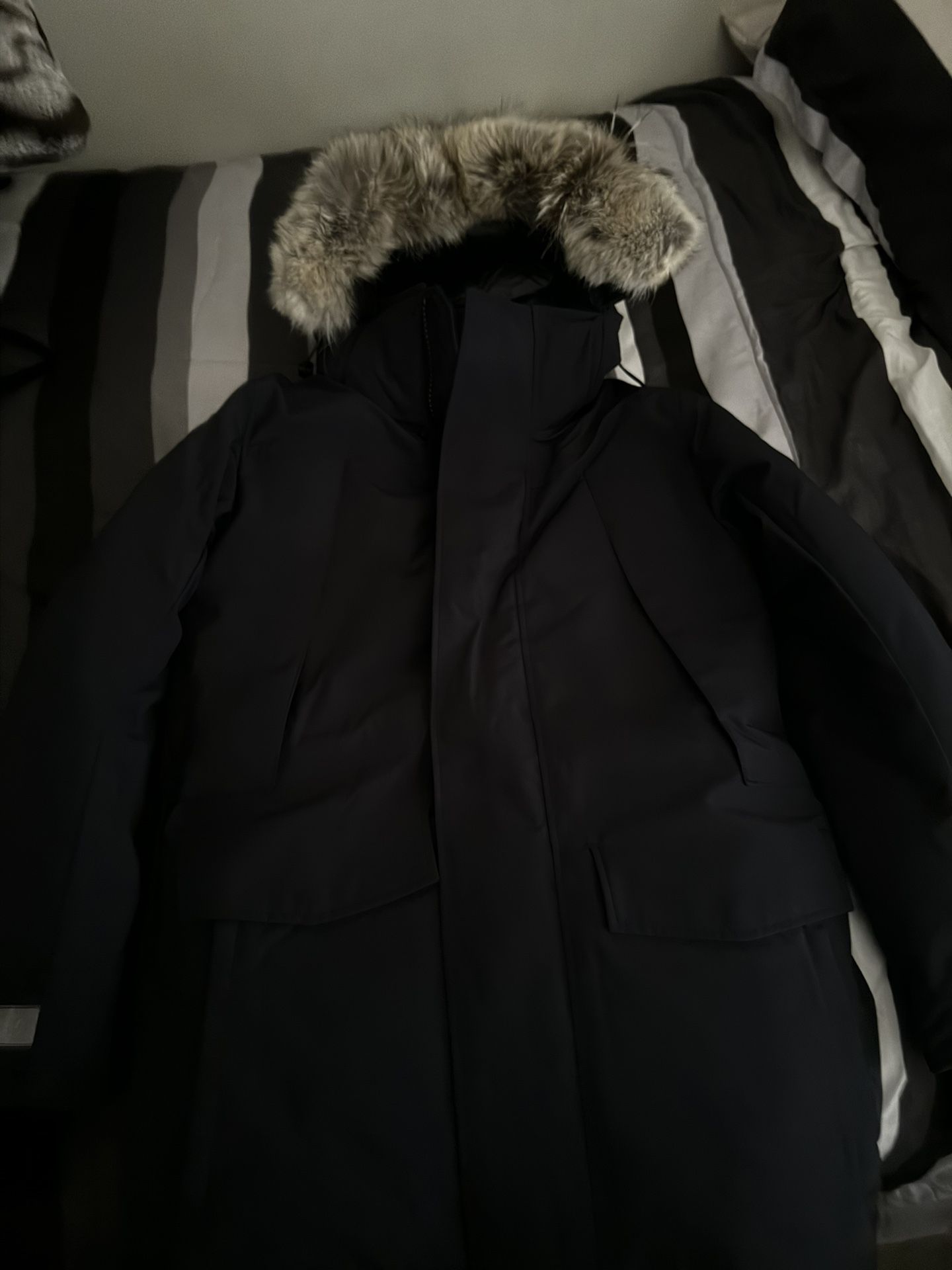 Canada Goose Size S (see link below for legit check)