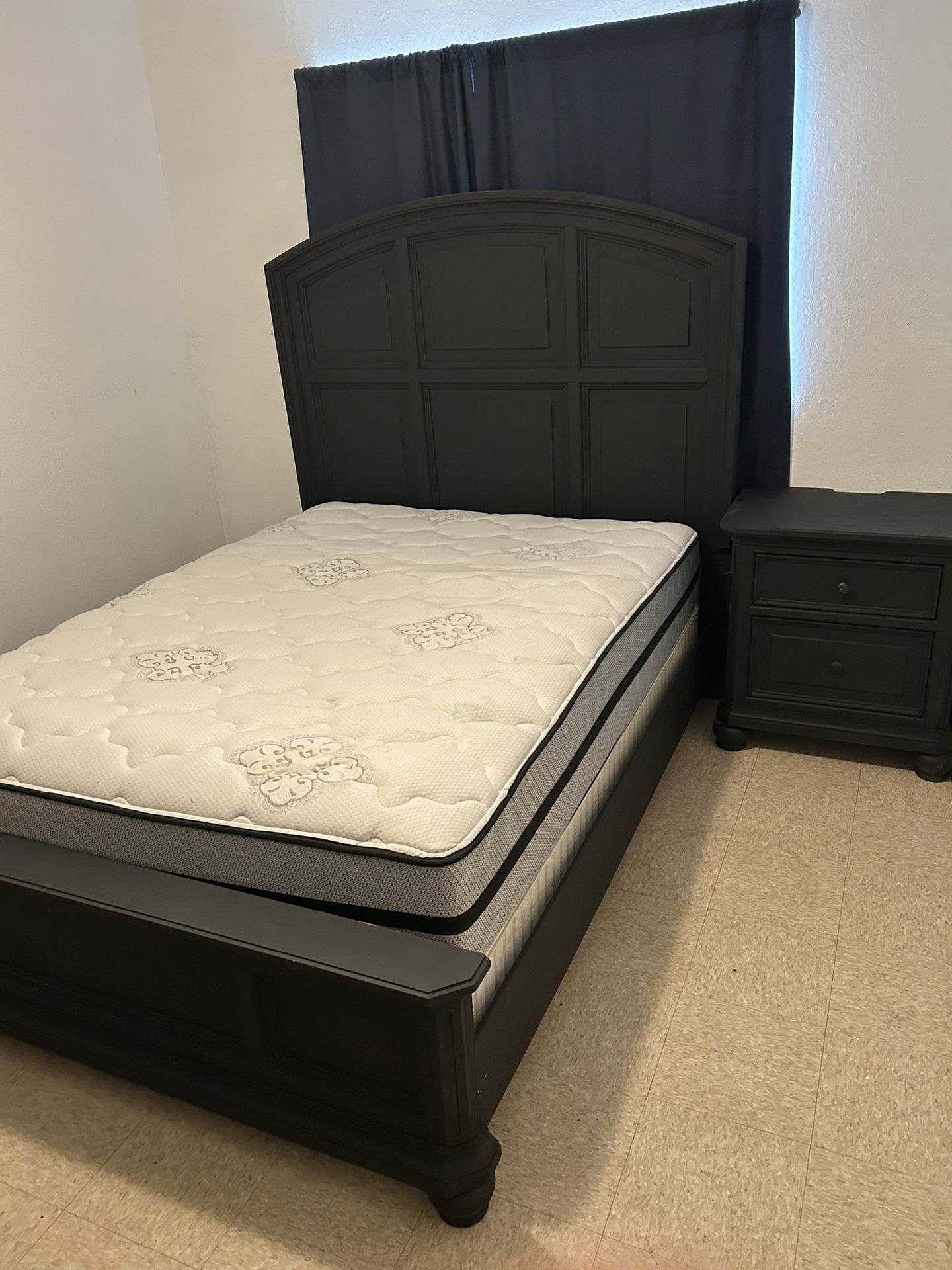 Queen Bedroom Set