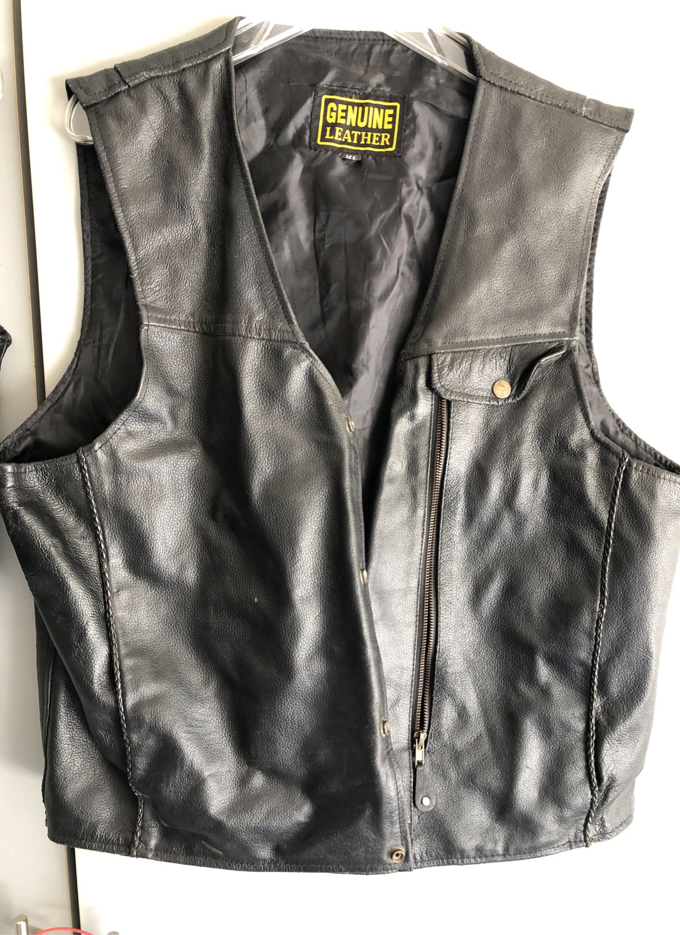 Leather motorcycle vest. XL.