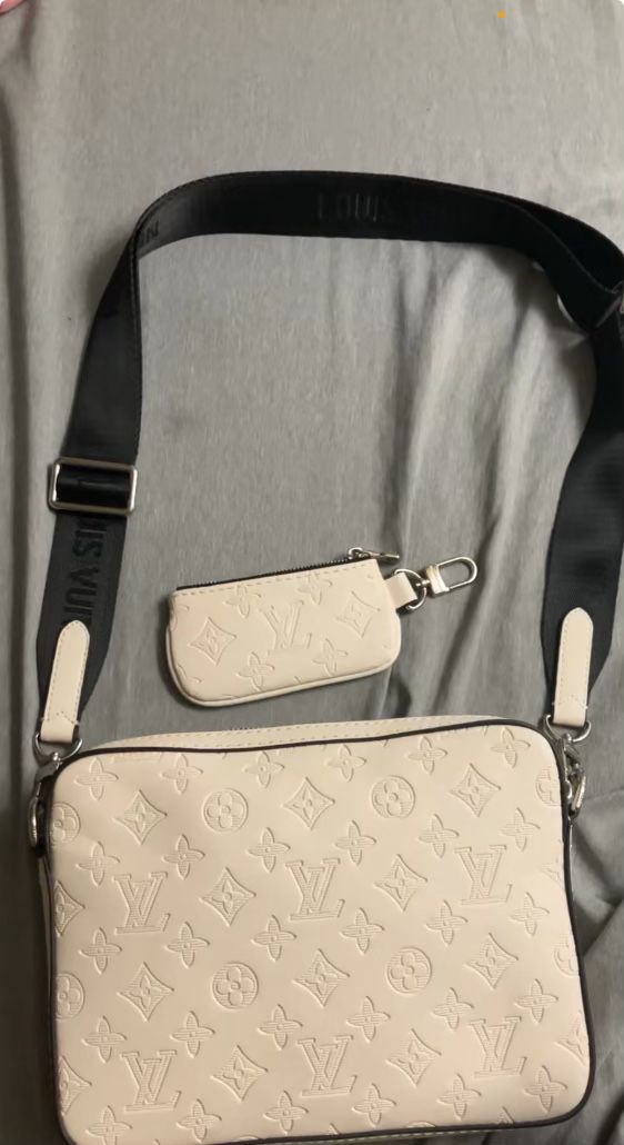 Louis Vuitton messenger duo bag