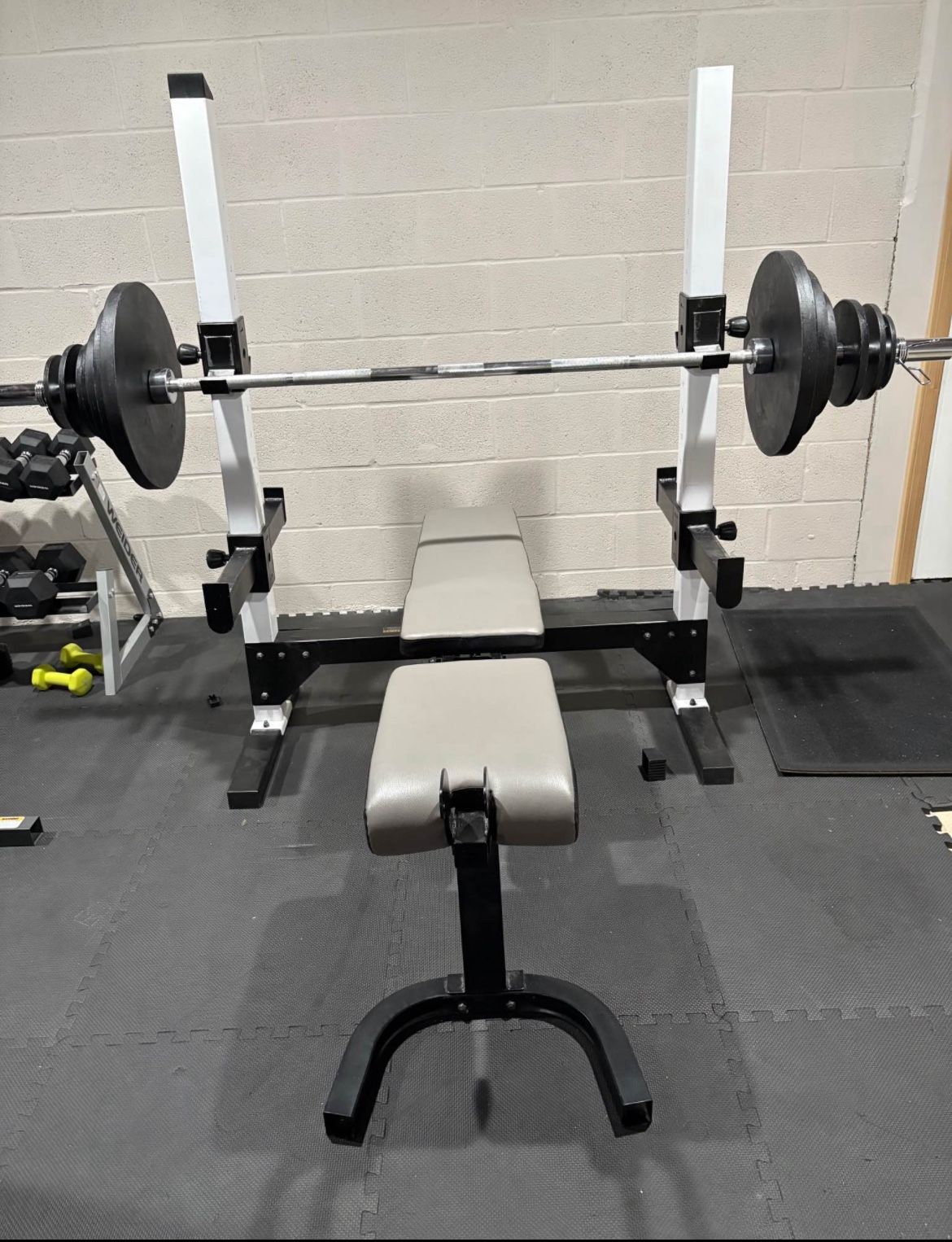 Weider 425 pro adjustable bench, 250lbs of weights, and 25lb bar (complete home gym)