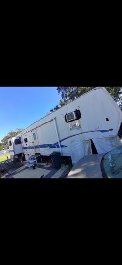 Used R V 5th WHEEL