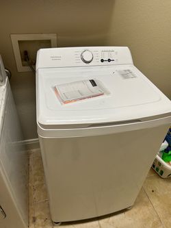 Insignia 3.7 cu ft top load washer.