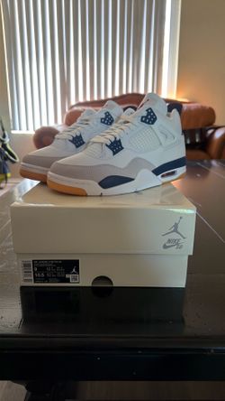 Jordan 4 SB blue size 9 NEW!