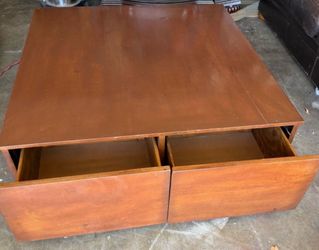 Modern Wooden Coffee Table, Color brown