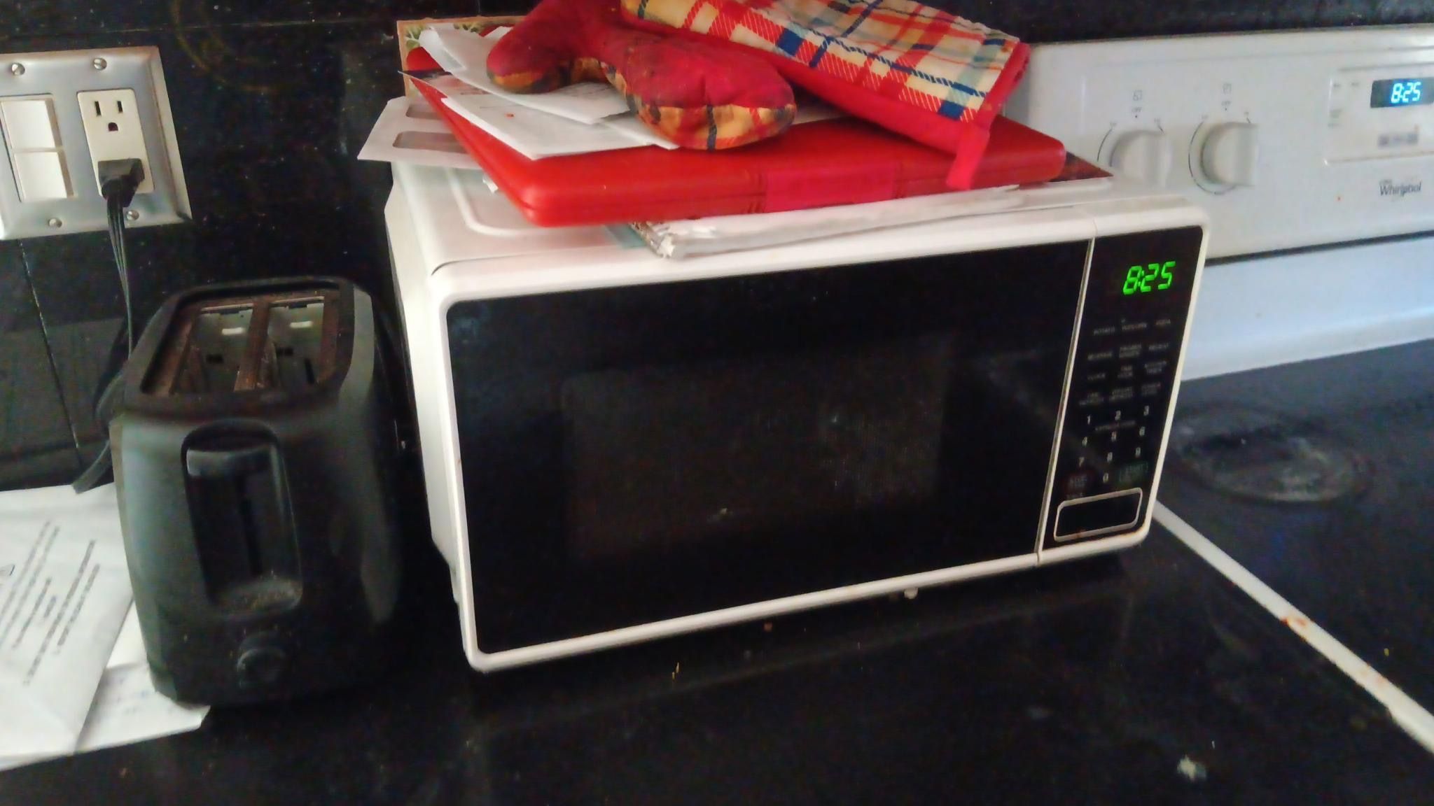 0.7 Cu Ft 700w Microwave Oven 