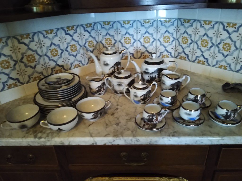Vintage Japanese Hayasi teapots and luncheon set