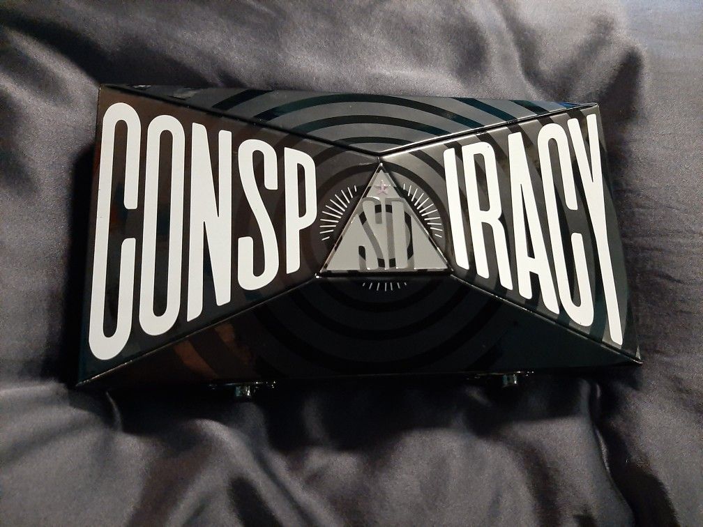 JEFFREE STAR COSMETICS - CONSPIRACY PALETTE