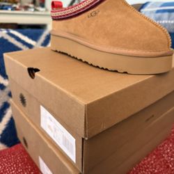 UGG MINI PLATFORM WOMANS 8-9 Only !