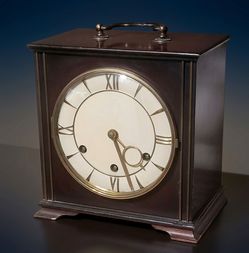 Beautiful Art Deco/Mid-Century Mantle Clock