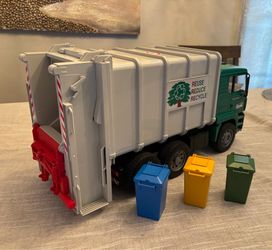 Bruder Man Rear Garage Truck