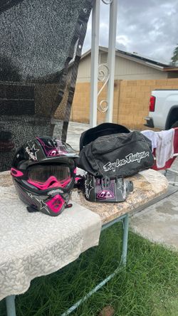 Troy Lee Designs XL womens helmet set