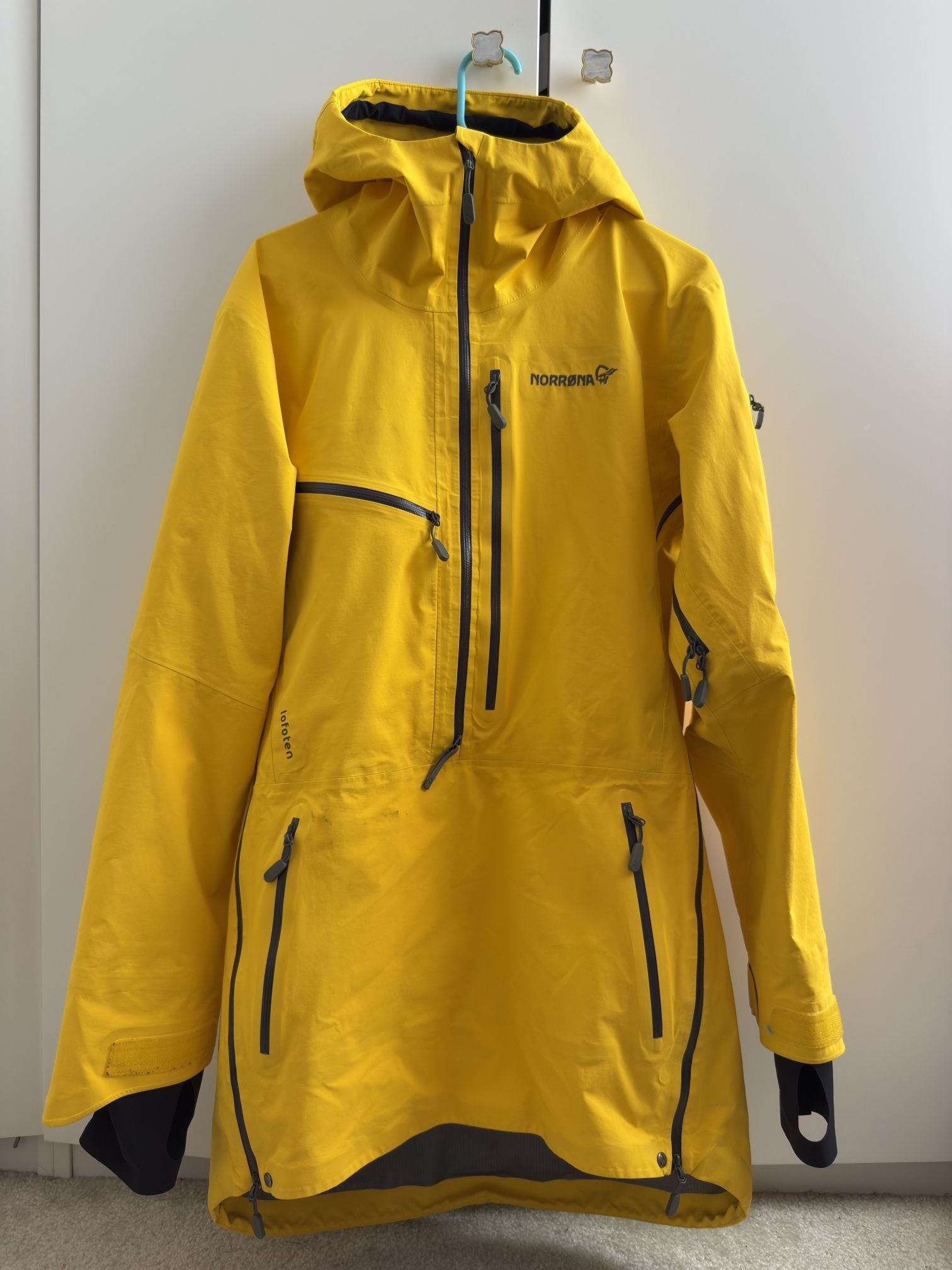 Norrona Lofoten Gore Tex Pro Anorak Jacket Men's Medium Norrona Lofoten Gore Tex Pro Anorak Jacket Men's Medium