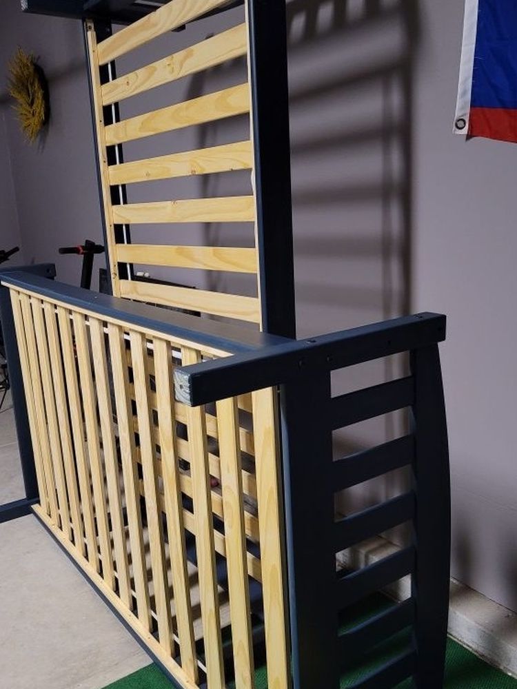 Twin bed / bunk beds. With mattress