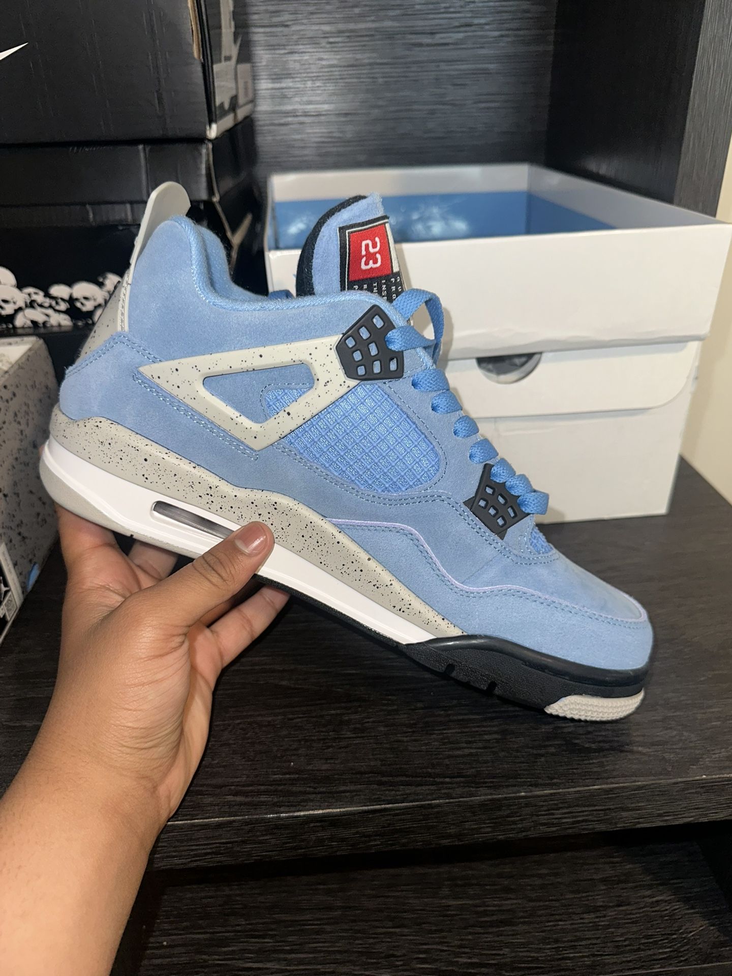 Jordan 4 UNC size 9.5 Men display picture 1