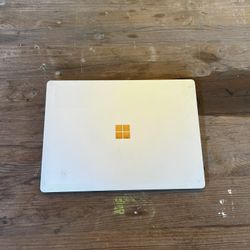 Surface Laptop 2 – 256GB SSD / 8GB RAM – Ready to Use 💻