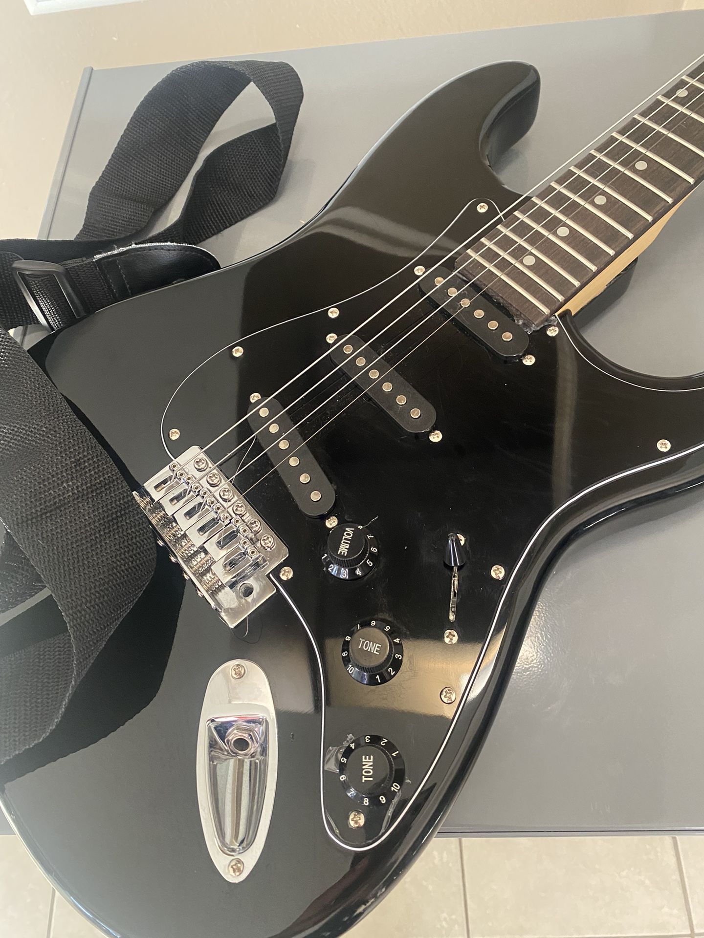 Sawtooth 39 Inch Guitar 2 Missing String $25