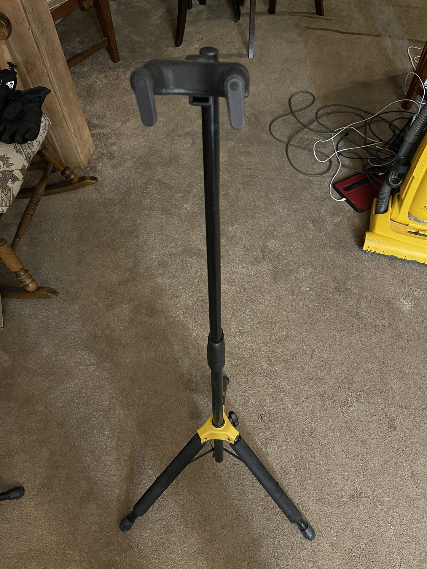 Hercules GS414B Plus Auto Grip Guitar Stand With Auto Grip System