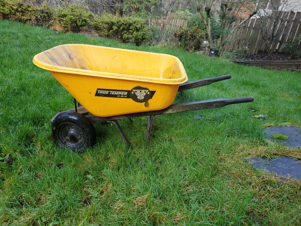 Sturdy 2-wheel Wheelbarrow