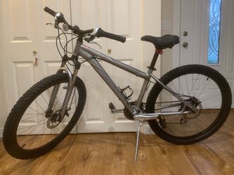 Specialized HRXC A1, great condition, dual disc brakes, for rider 5’-5’6. Shimano 21 speeds, wheel 26”. Just tuned up. No issues. Pick up in Newporthi