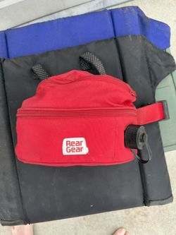 Rear gear Drinking Pouch Used Good Condition. Little Dirty On The Outside Can Be Cleaned.