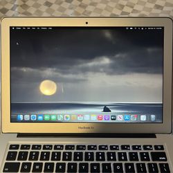 Early 2014 Apple MacBook Air (THROW OFFERS WANT GONE)