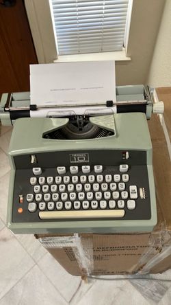 Typewriter- electric vintage