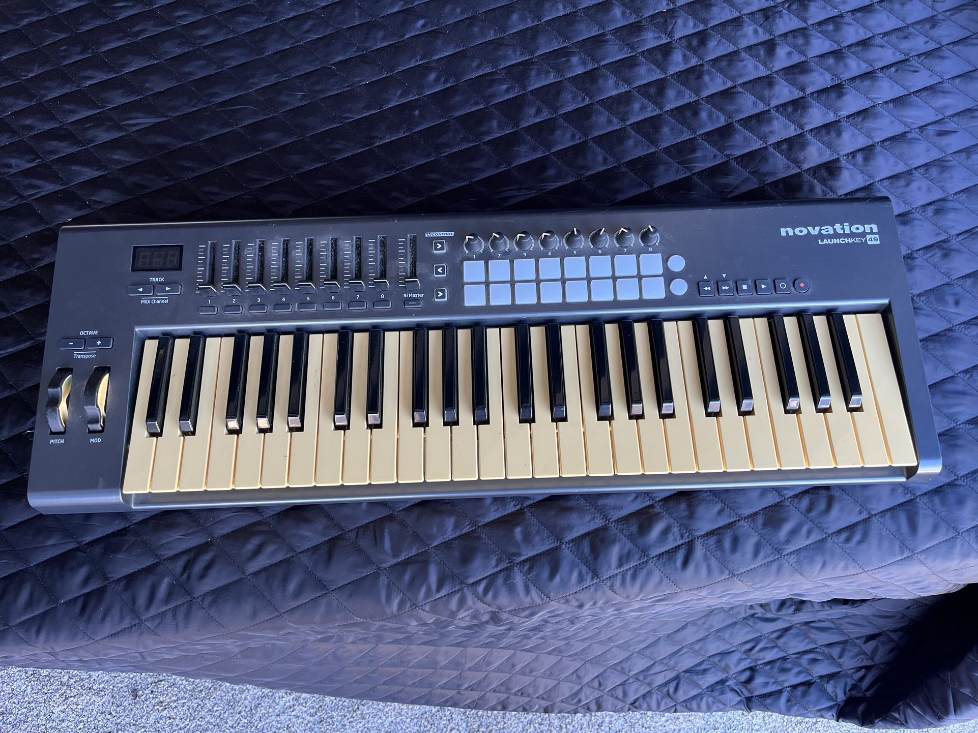 Novation Launchkey 49, 49-key USB/iOS MIDI Keyboard Controller with Synth-weighted Keys
