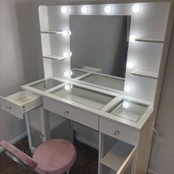 Makeup Vanity With Chair