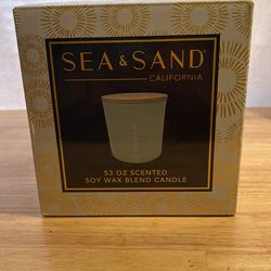SEA & SAND 53 Oz Soy Wax Blend Candle California Beach House 4-Wick  - New 